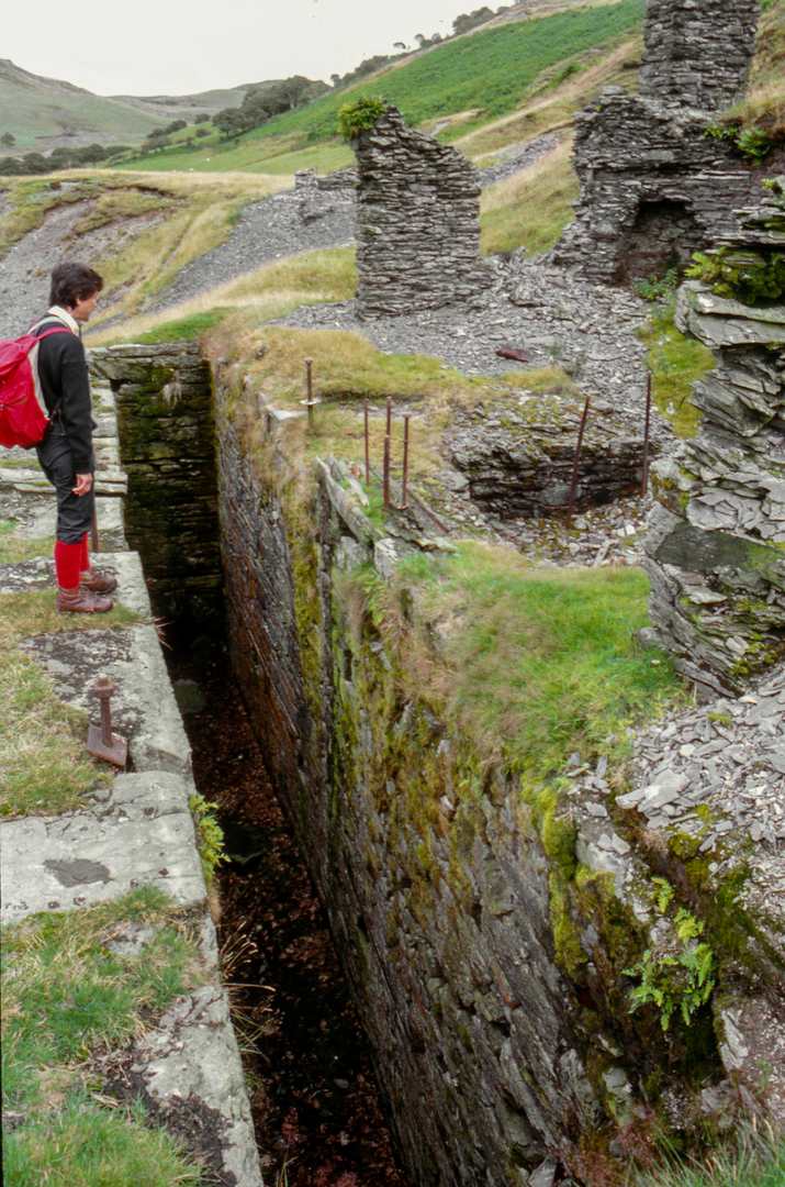 Wheel pit Graiggoch Mine August 1986, submitted by Dickie Bird on 14-03-2026.
© Richard Bird Wheel pit Graiggoch Mine August 1986